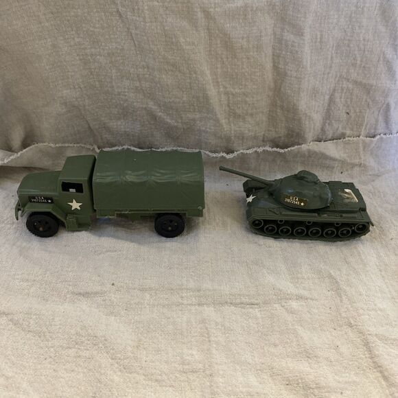 Tim Mee Toy Lot Cargo Truck And Tank WWII Lot Of 2 Plastic Green Army Men - Picture 1 of 16